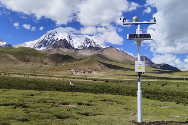 草原生態(tài)監(jiān)測氣象站圖片1
